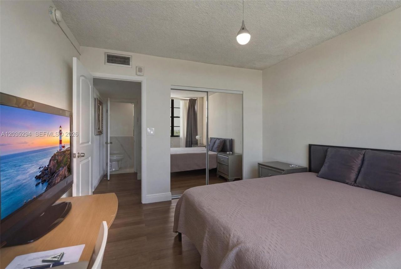 1301 NE Miami Gardens Dr, Unit 1515W, Miami, FL 33179 Photo