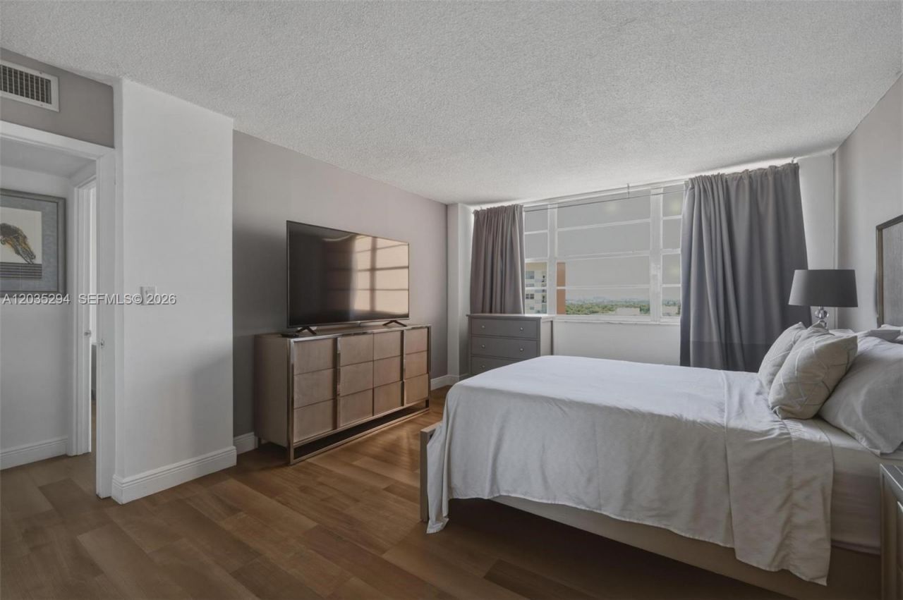1301 NE Miami Gardens Dr, Unit 1515W, Miami, FL 33179 Photo