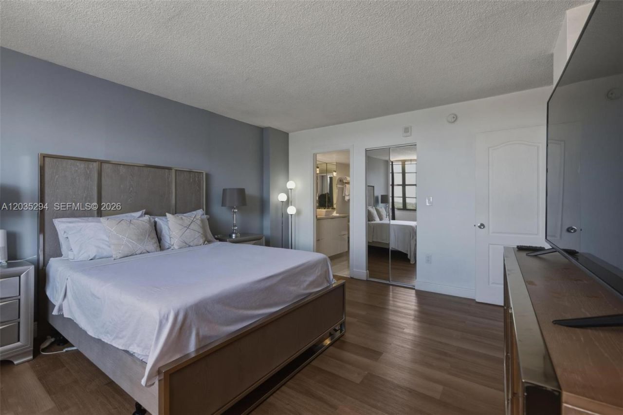 1301 NE Miami Gardens Dr, Unit 1515W, Miami, FL 33179 Photo