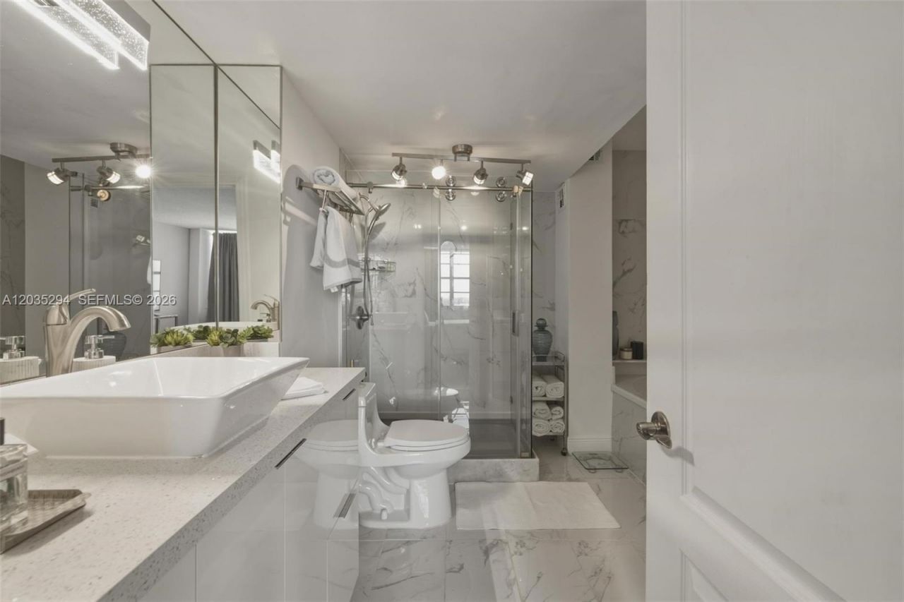 1301 NE Miami Gardens Dr, Unit 1515W, Miami, FL 33179 Photo