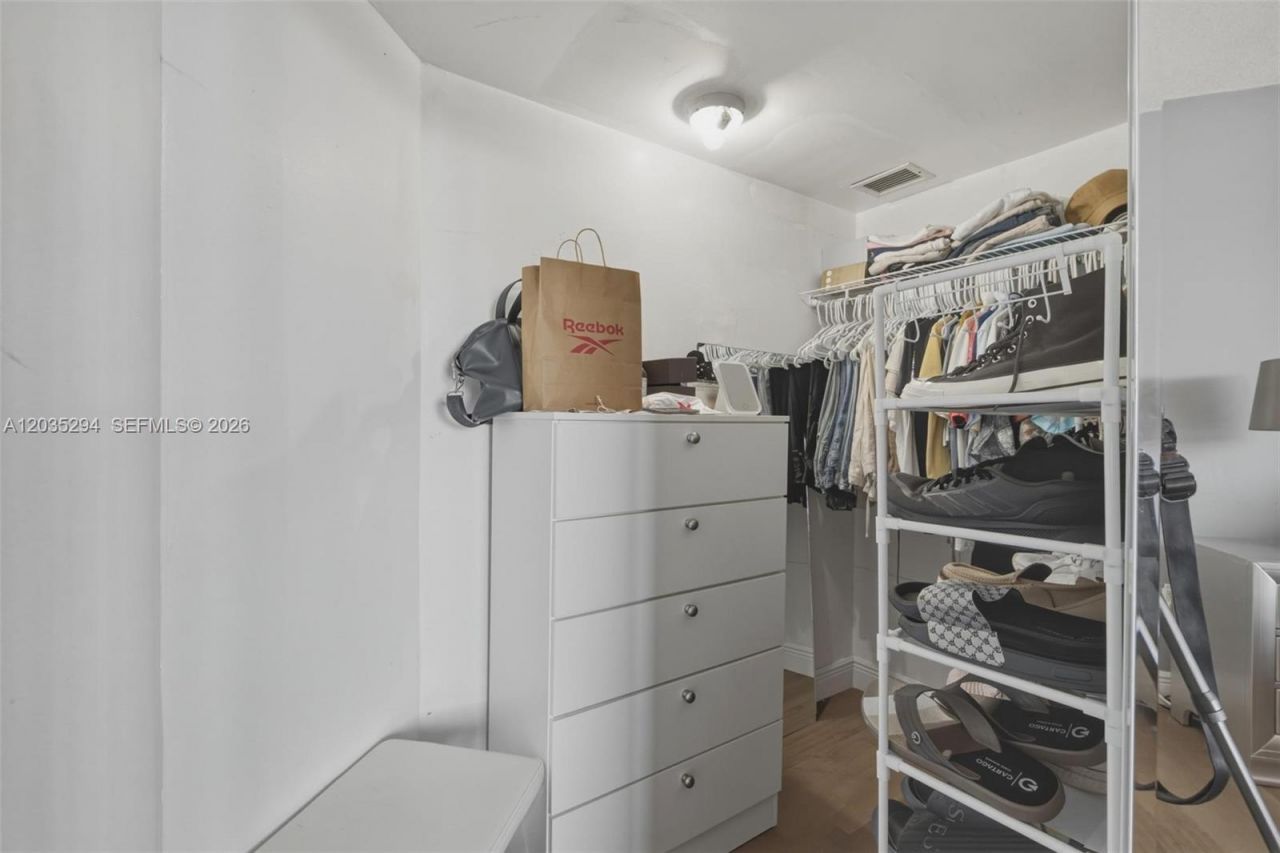 1301 NE Miami Gardens Dr, Unit 1515W, Miami, FL 33179 Photo