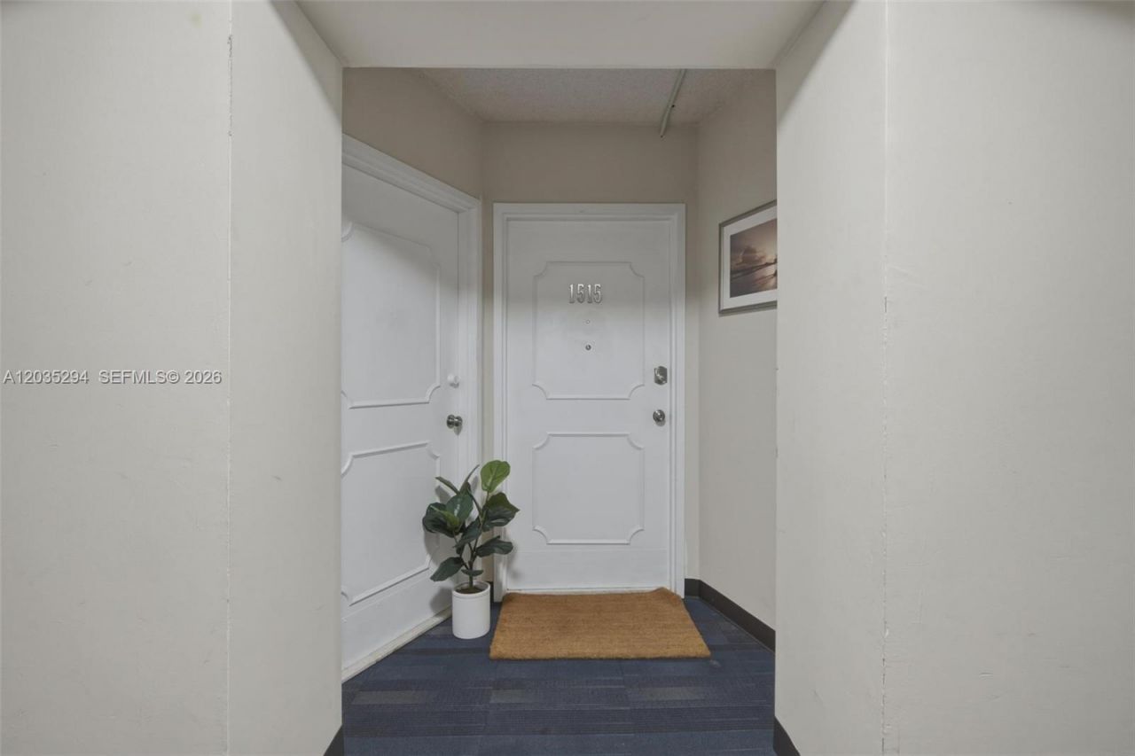 1301 NE Miami Gardens Dr, Unit 1515W, Miami, FL 33179 Photo