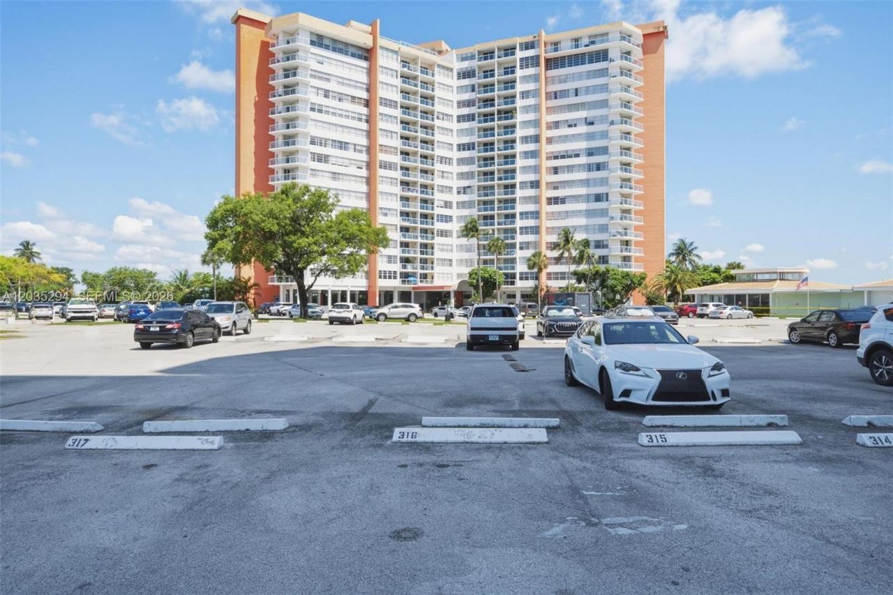 1301 NE Miami Gardens Dr, Unit 1515W, Miami, FL 33179 Photo