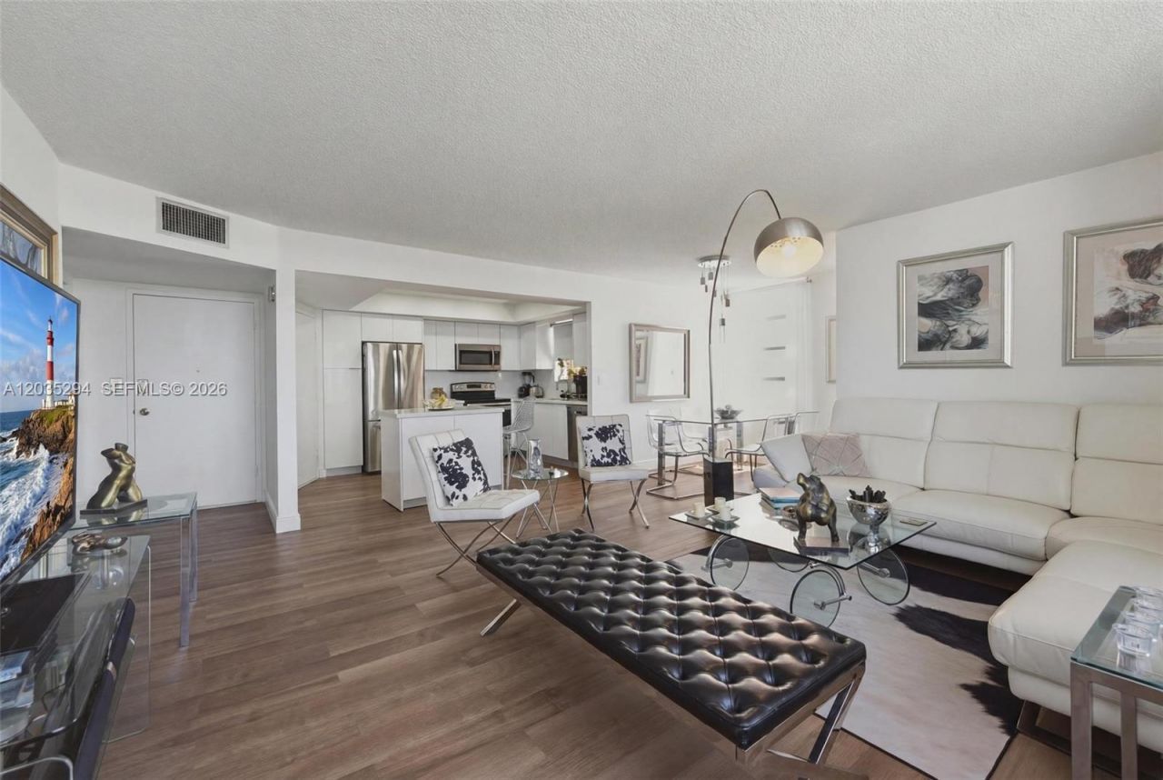 1301 NE Miami Gardens Dr, Unit 1515W, Miami, FL 33179 Photo