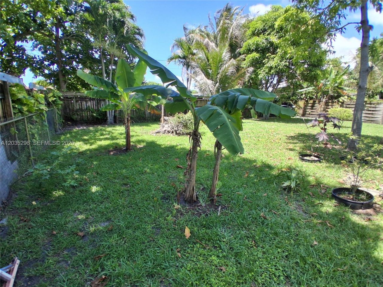220 NW 150th St, Miami, FL 33168 Photo