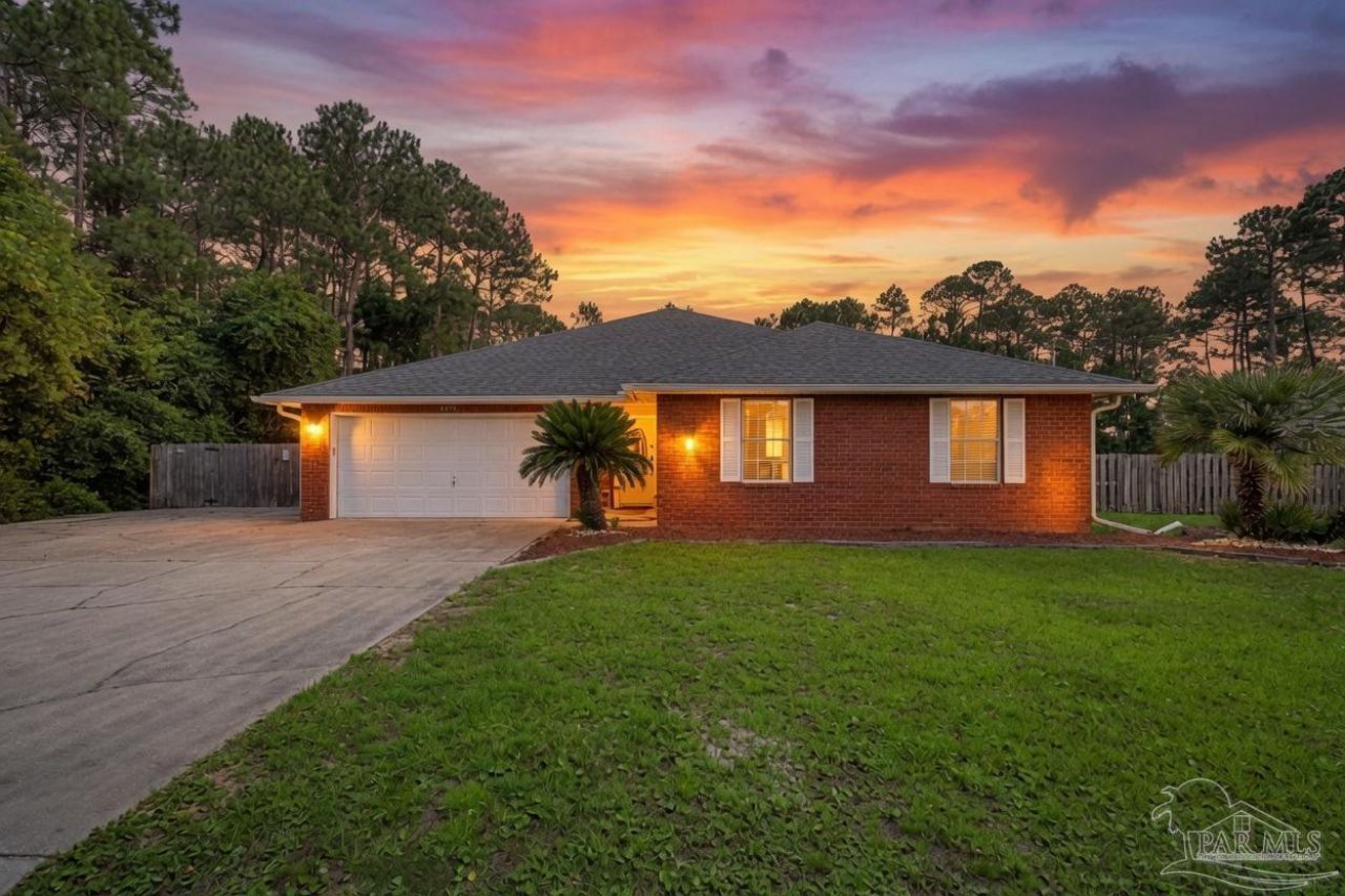 8680 Laredo St, Navarre, FL 32566 Main Photo