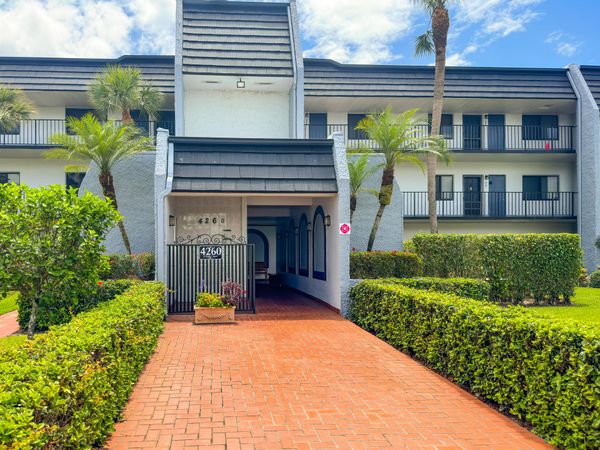 4260 Deste Court, Unit 205, Lake Worth, FL 33467