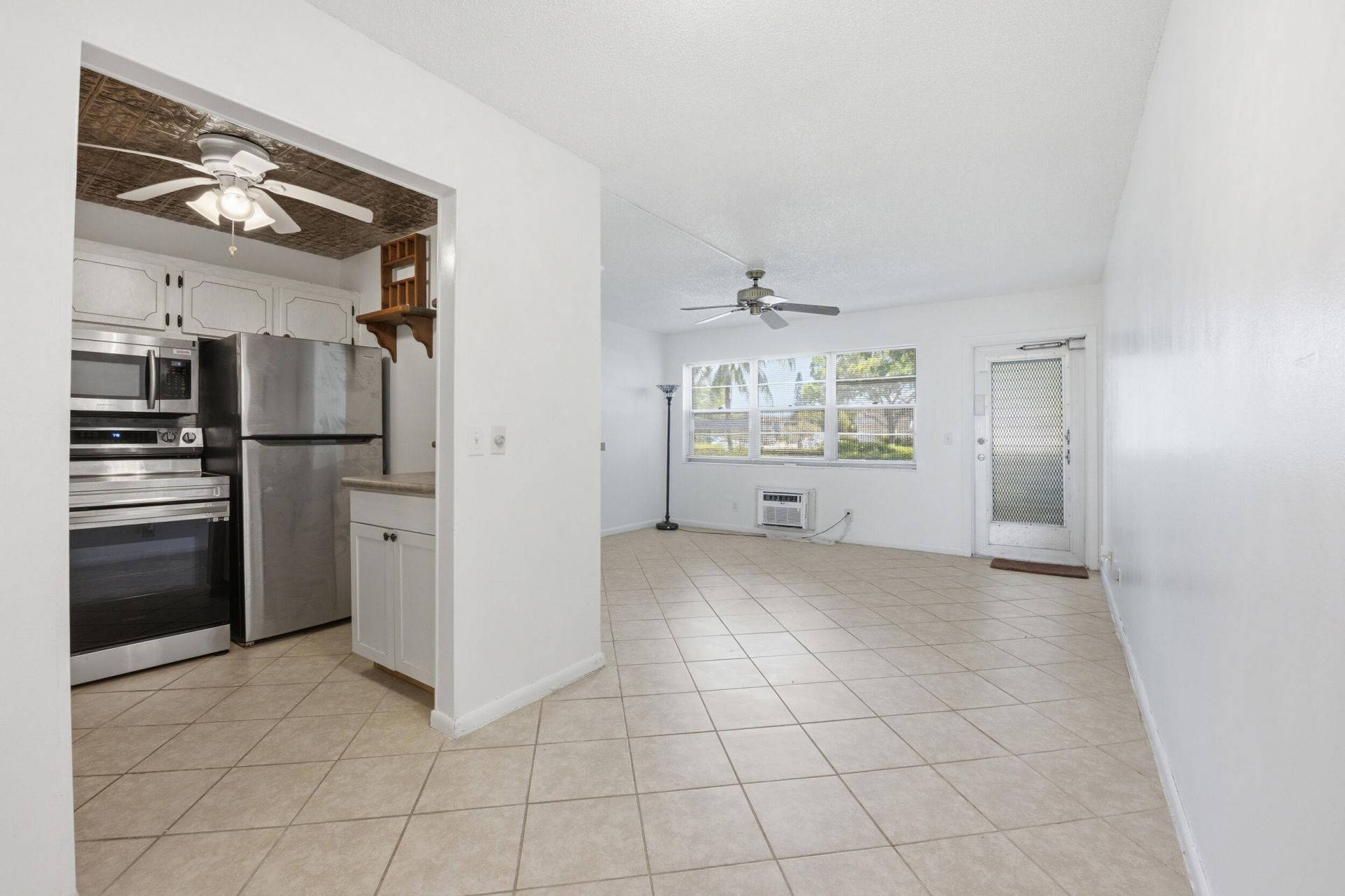 98 E Cambridge E, West Palm Beach, FL 33417 Photo