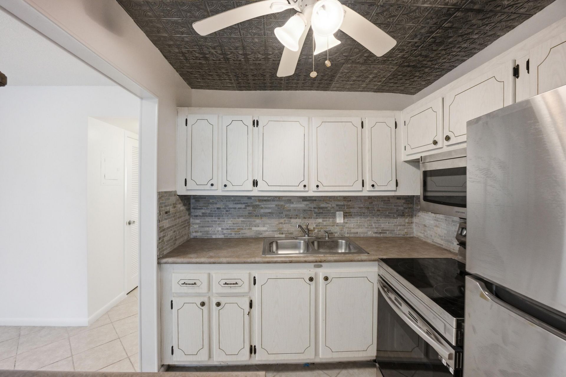 98 E Cambridge E, West Palm Beach, FL 33417 Photo