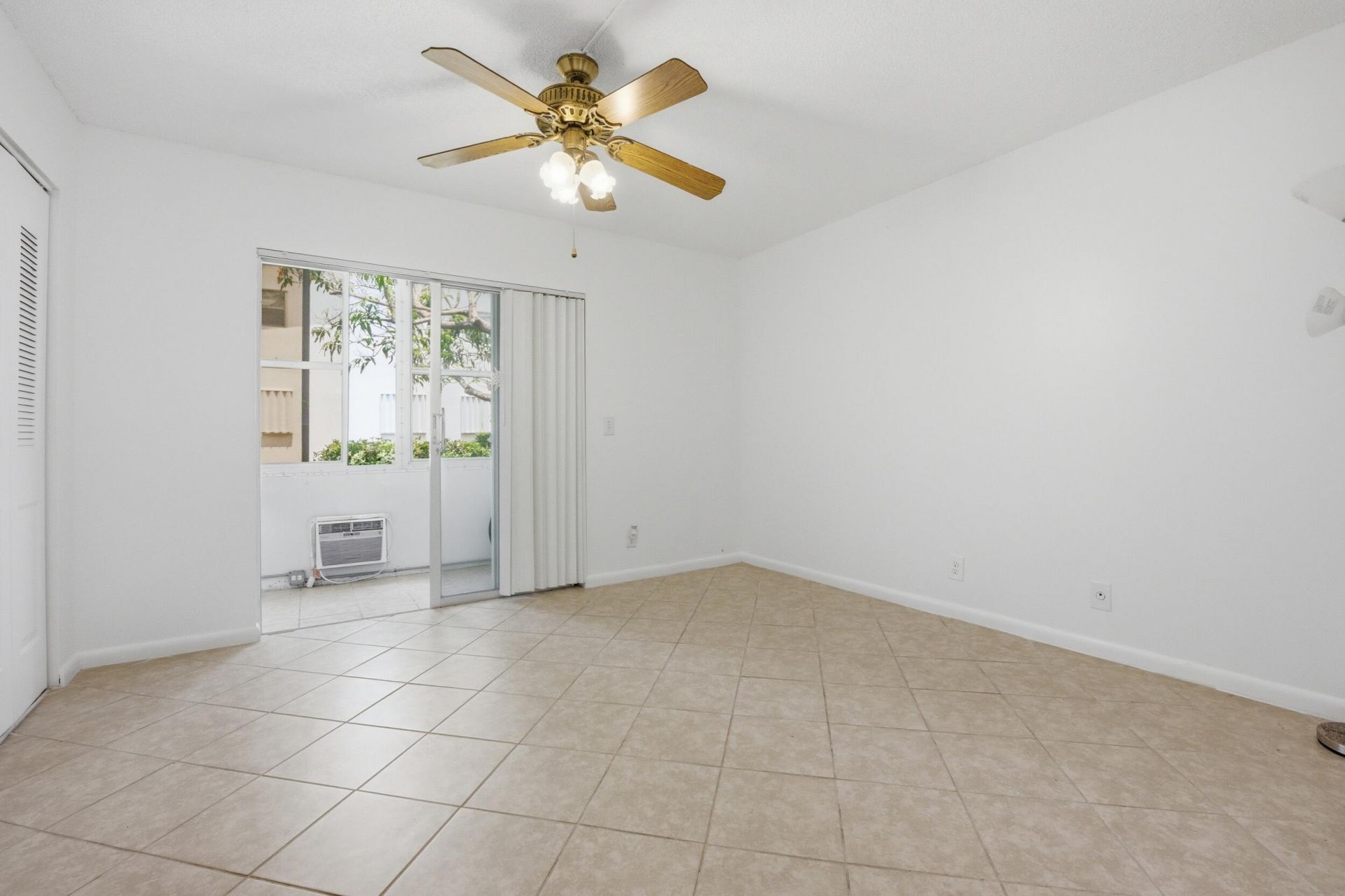 98 E Cambridge E, West Palm Beach, FL 33417 Photo