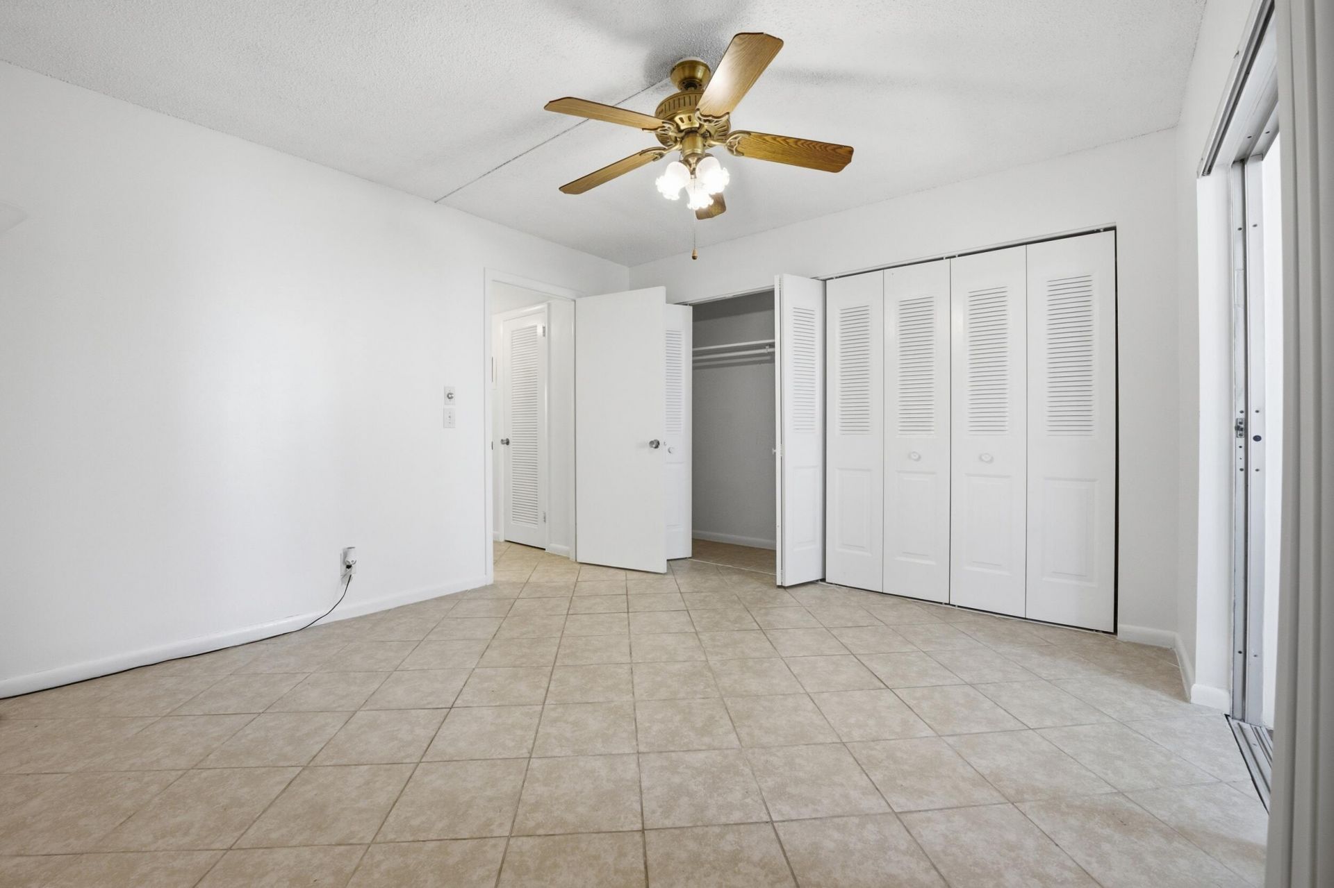 98 E Cambridge E, West Palm Beach, FL 33417 Photo