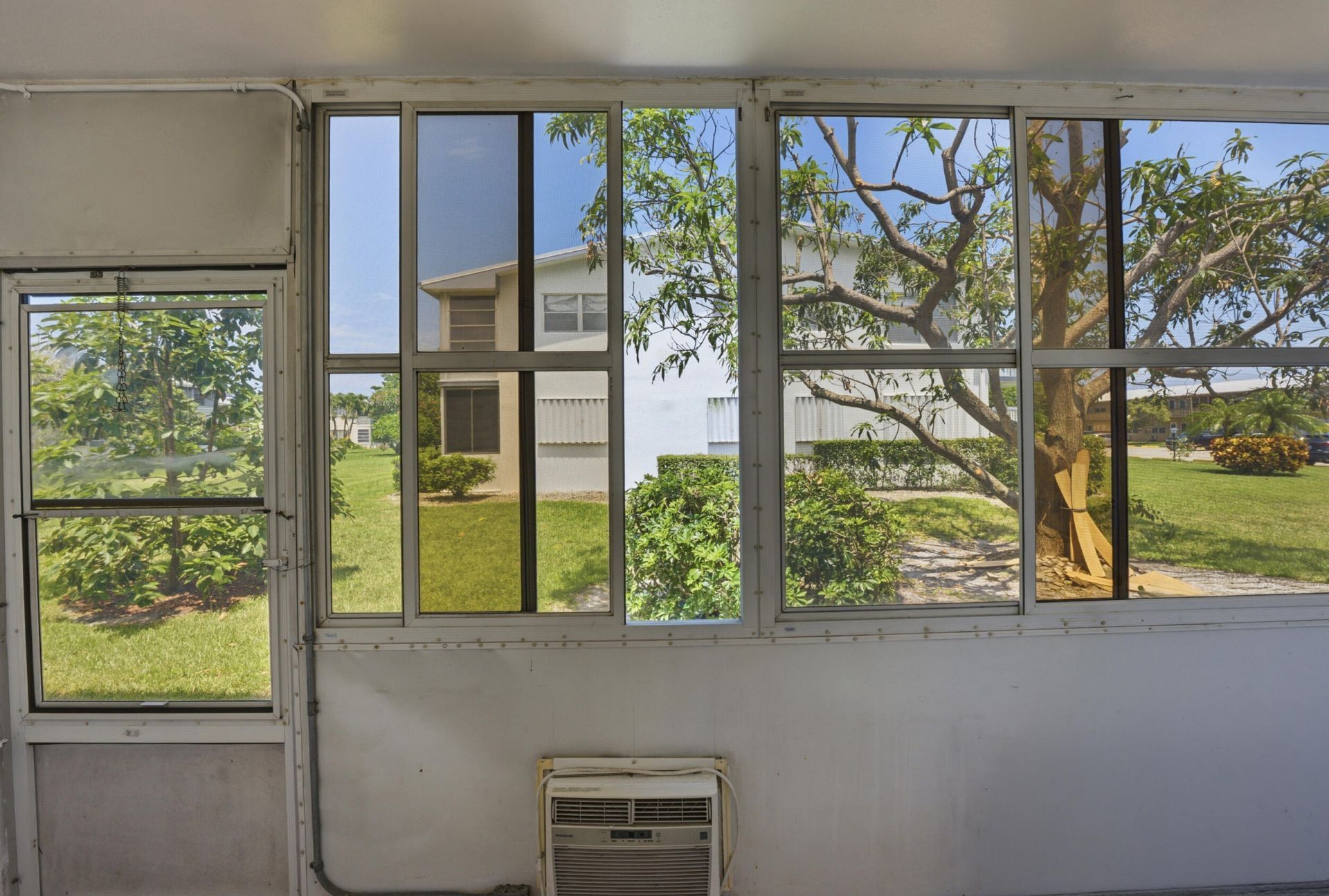 98 E Cambridge E, West Palm Beach, FL 33417 Photo