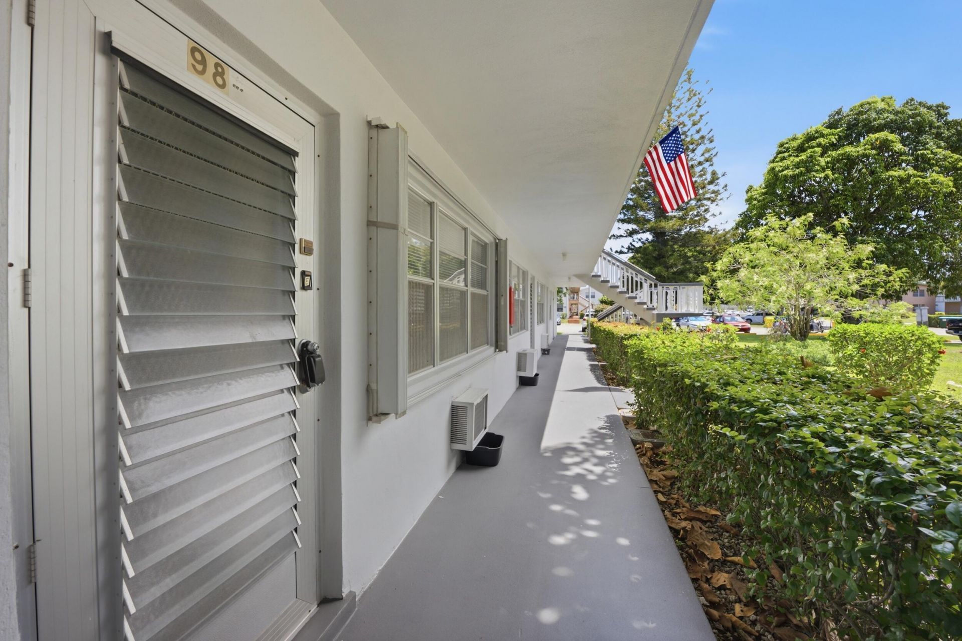 98 E Cambridge E, West Palm Beach, FL 33417 Photo