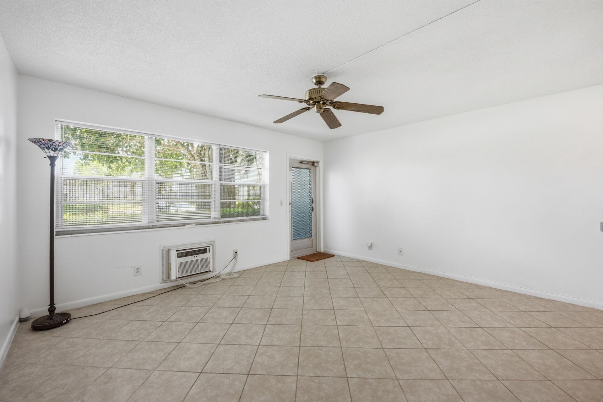 98 E Cambridge E, West Palm Beach, FL 33417 Photo