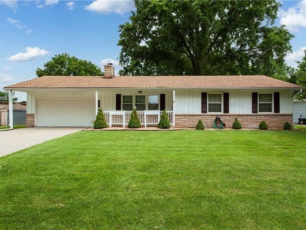 18200 Hanthorne Drive, Independence, MO 64057