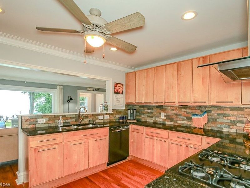 7839 Lake Shore Boulevard, Mentor on the Lake, OH 44060 Photo 12