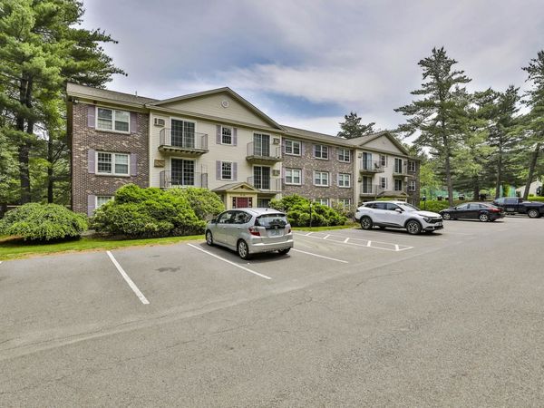 6 Autumn Leaf Drive, Unit 20, Nashua, NH 03060
