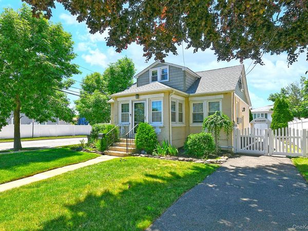 2478 S Saint Marks Avenue , Bellmore, NY 11710