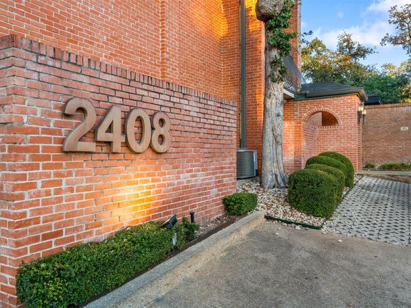 2408 Enfield RD , Unit 211, Austin, TX 78703