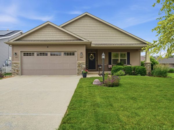 525 COTTONWOOD Circle, East Peoria, IL 61611
