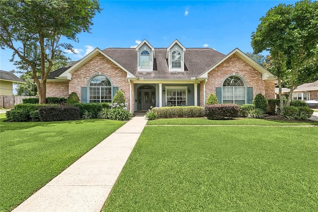 304 HAWTHORNE Street Gretna, LA 70056