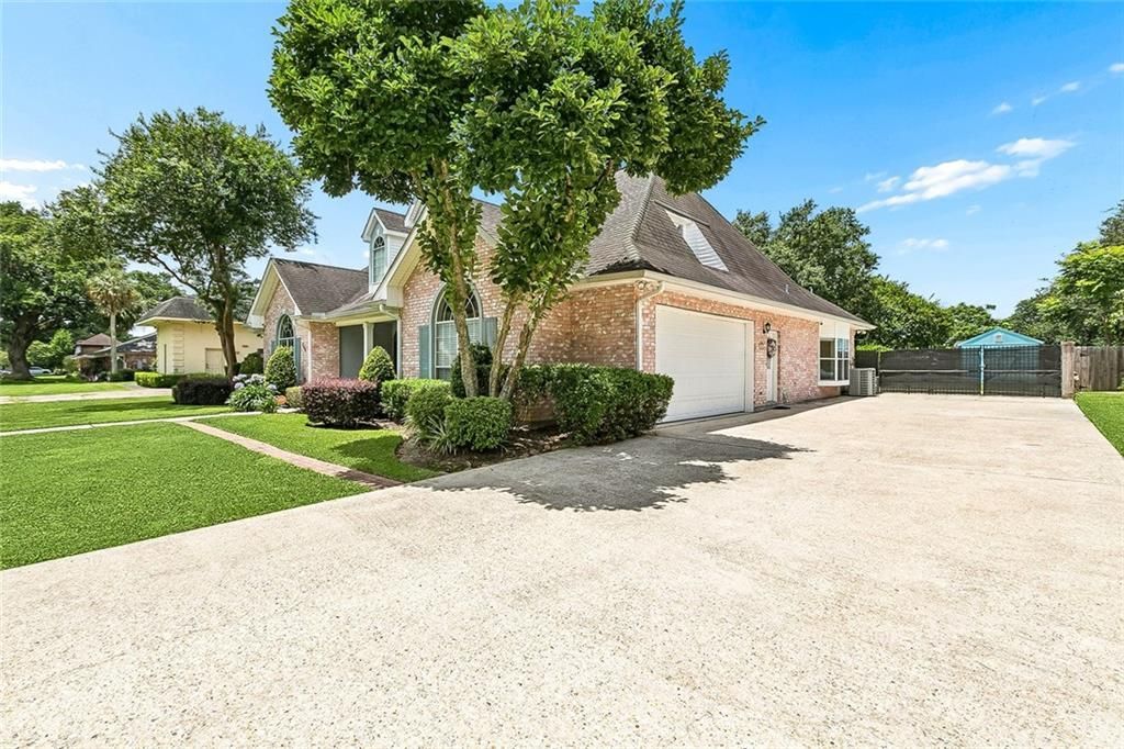 304 HAWTHORNE Street Gretna, LA 70056