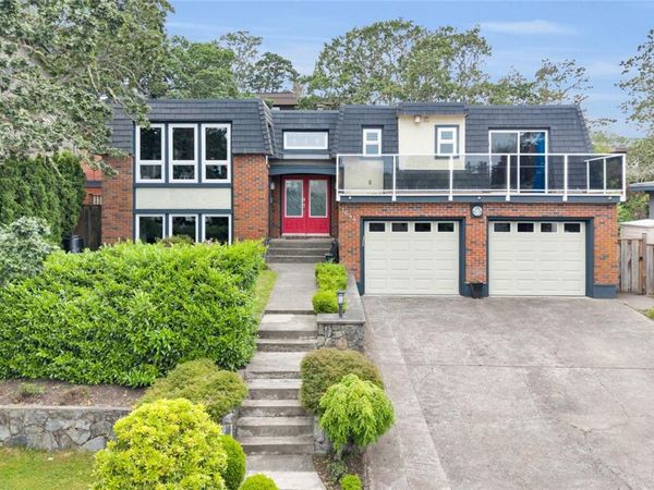1644 Barksdale Dr, Saanich, BC V8N 4Z8