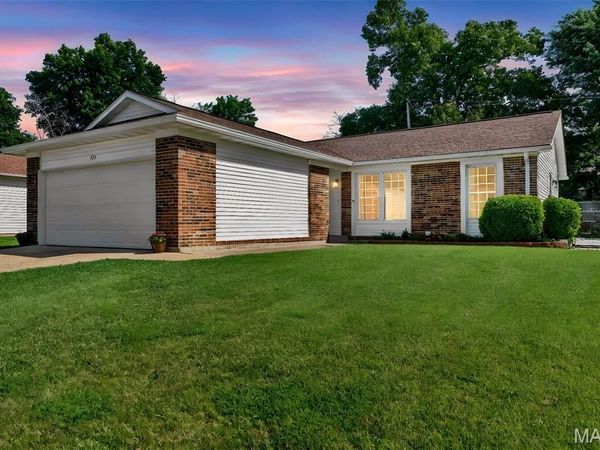 375 Novara Drive, Ballwin, MO 63021