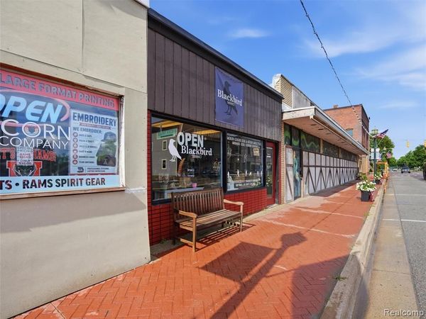 118 W State Street , Montrose, MI 48457