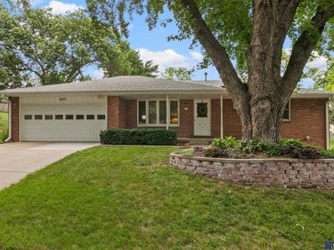 4001 Bel-Ridge Drive, Lincoln, NE 68521