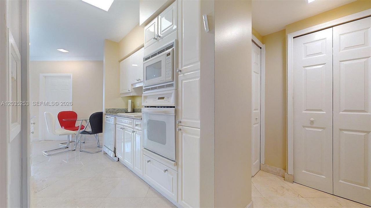 4779 Collins Ave , Unit 2708, Miami Beach, FL 33140 Photo
