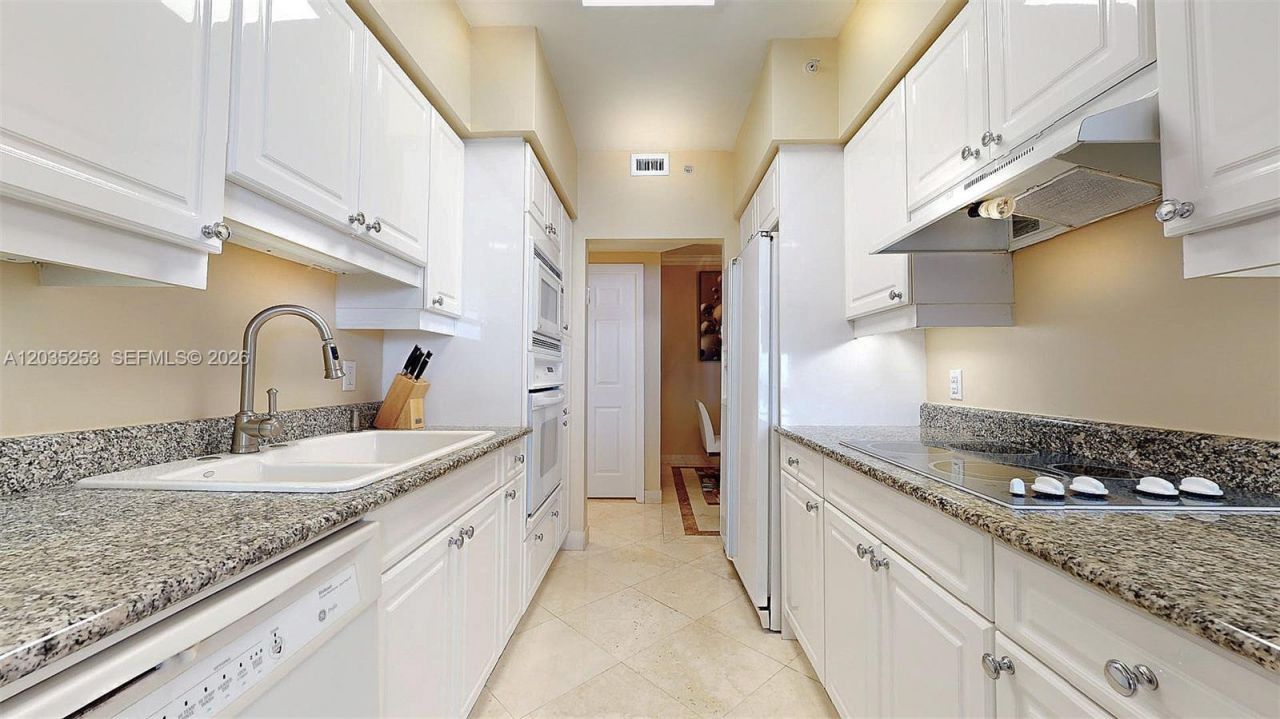 4779 Collins Ave , Unit 2708, Miami Beach, FL 33140 Photo