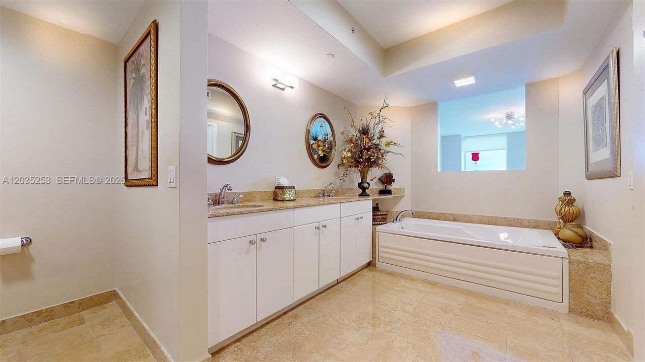4779 Collins Ave , Unit 2708, Miami Beach, FL 33140 Photo