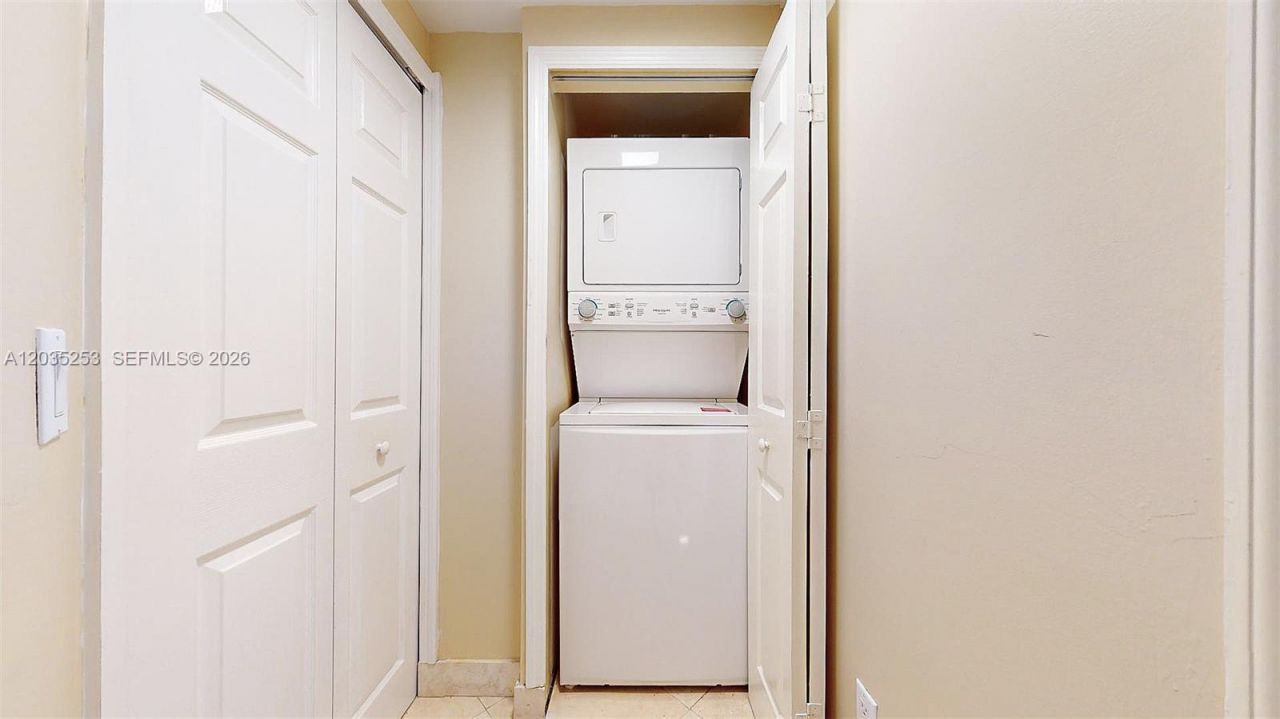 4779 Collins Ave , Unit 2708, Miami Beach, FL 33140 Photo