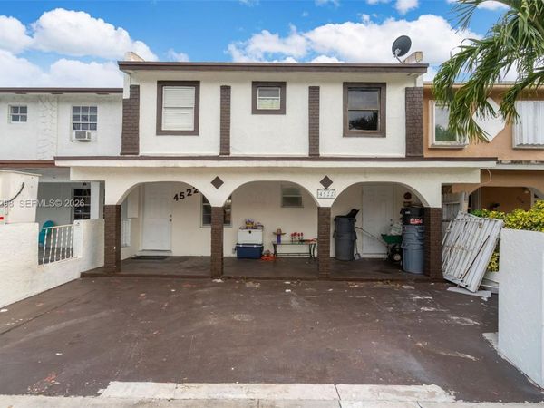 4522 NW 194th St , Miami Gardens, FL 33055