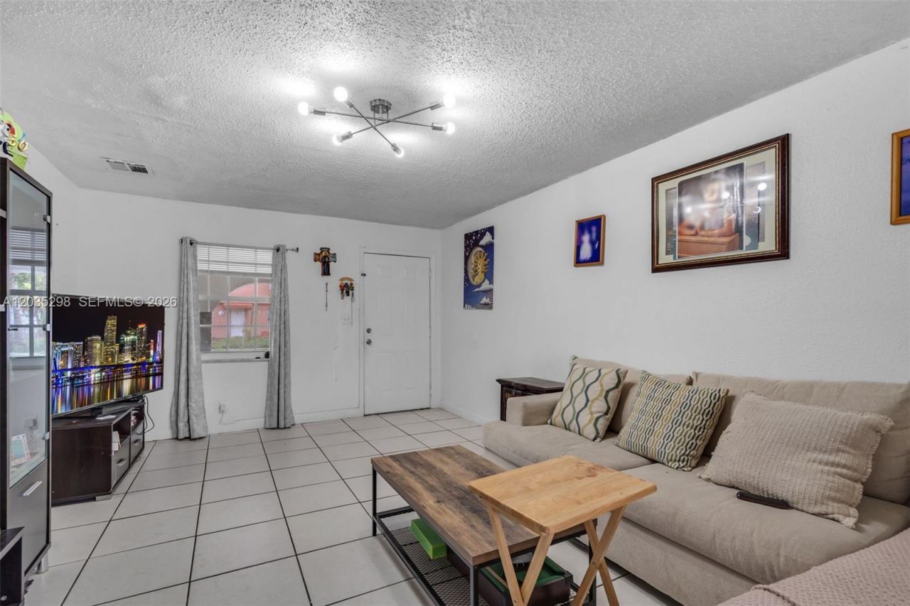 4522 NW 194th St, Miami Gardens, FL 33055 Photo