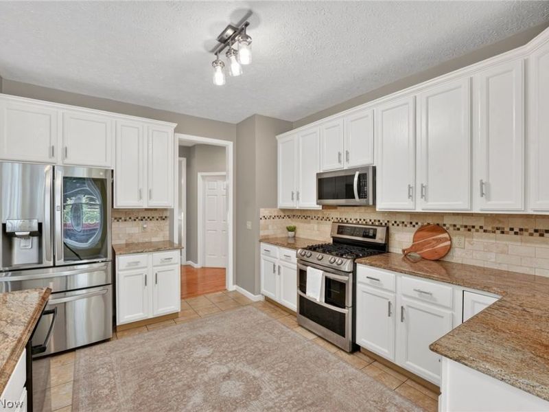 33999 Hickory Court, Avon, OH 44011 Photo 10