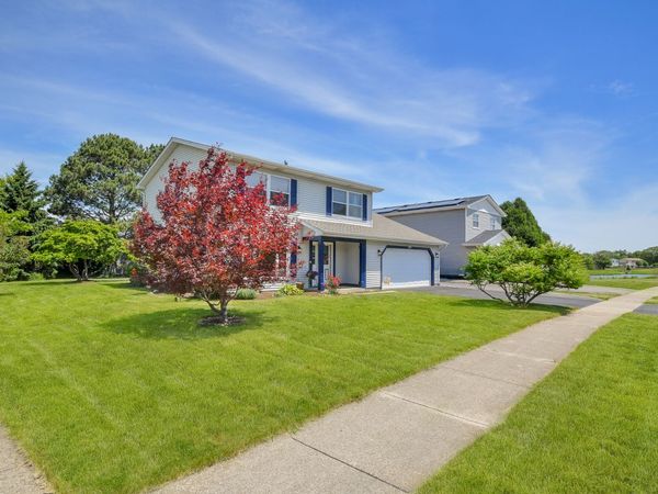 297 Springbrook Lane , Carol Stream, IL 60188