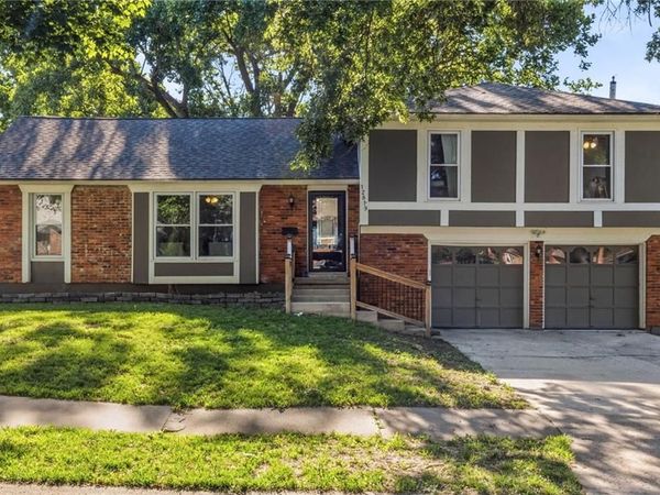 12819 Cambridge Avenue, Grandview, MO 64030