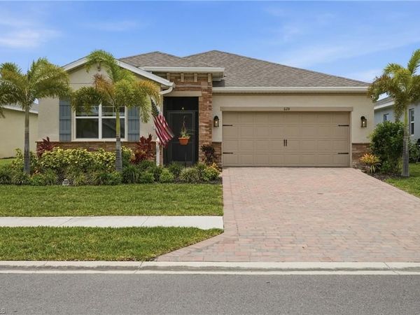 628 Parkshore Lake AVE, CAPE CORAL, FL 33993