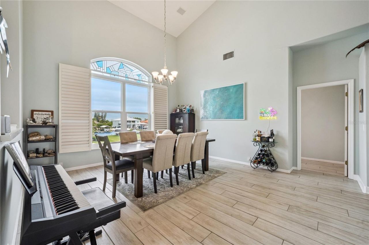 807 Chipaway Drive, Apollo Beach, FL 33572 Photo