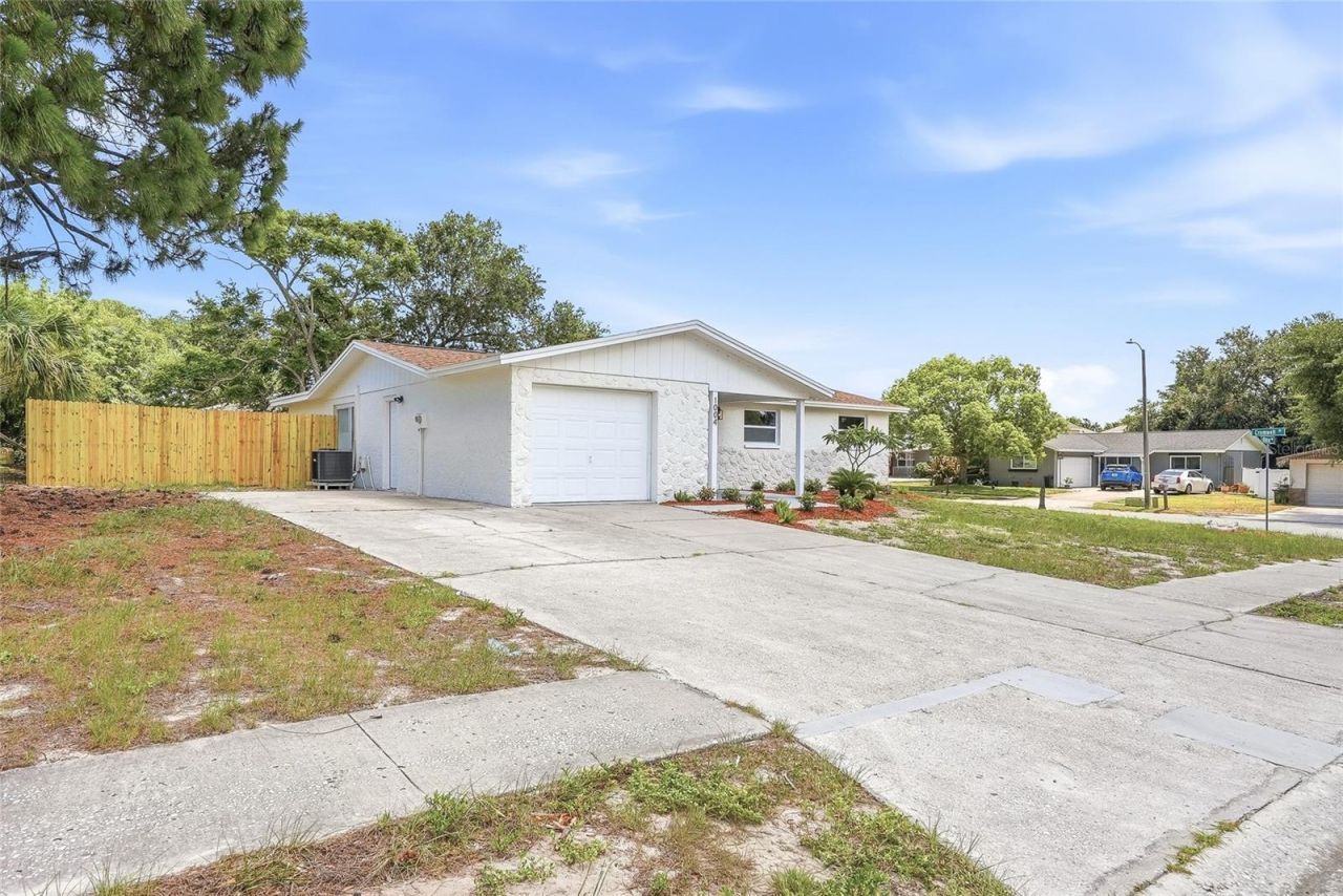 1004 Idlebriar Way , Tarpon Springs, FL 34689 Photo