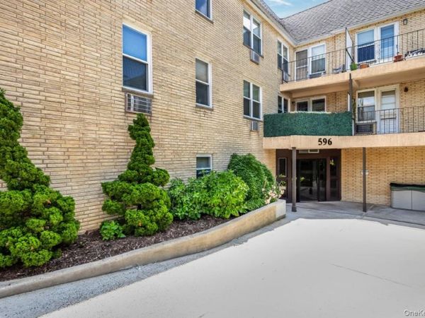 596 Broadway, Unit 15A, Lynbrook, NY 11563