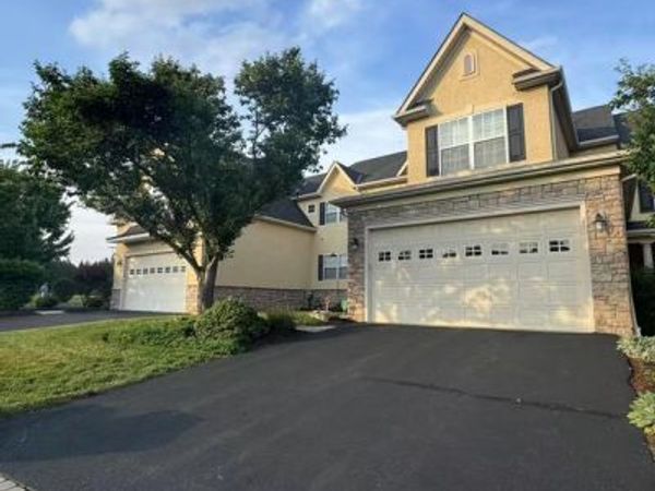562 FARMDALE CIRCLE, BLUE BELL, PA 19422