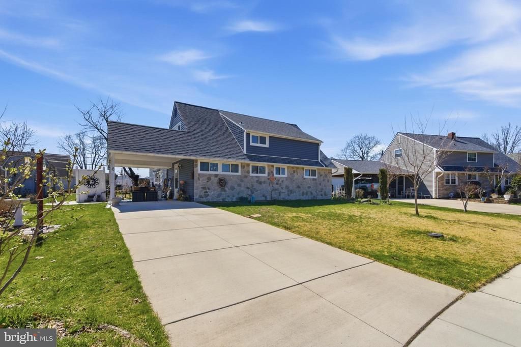 8 Inlet Road, Levittown, PA 19057 Main Photo