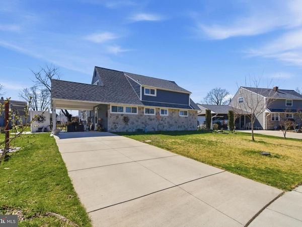 8 INLET ROAD , LEVITTOWN, PA 19057