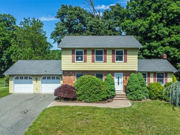 4 Hover Drive, Mount Arlington Boro, NJ 07856