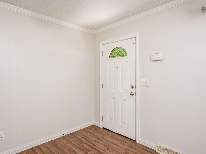3373 Eisenhower Road, Columbus, OH 43224 Photo 12