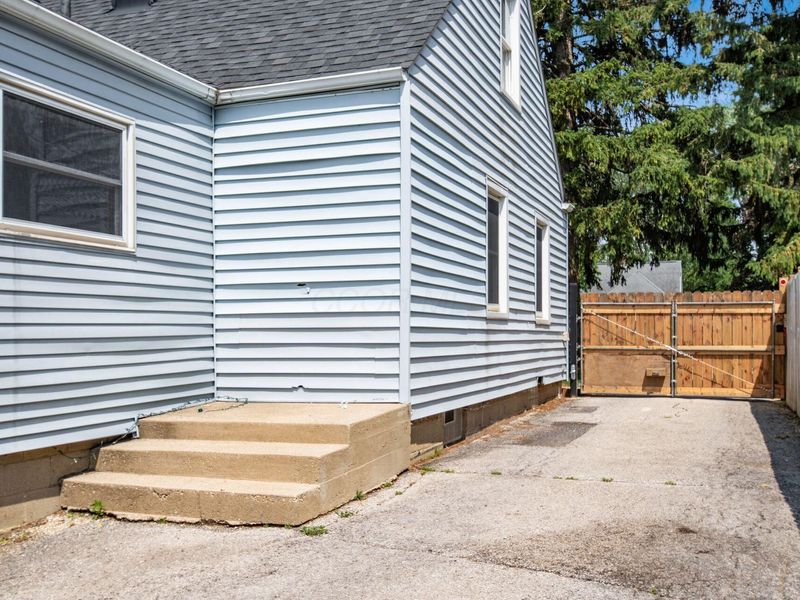 3373 Eisenhower Road, Columbus, OH 43224 Photo 32