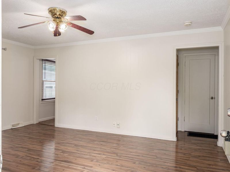 3373 Eisenhower Road, Columbus, OH 43224 Photo 7